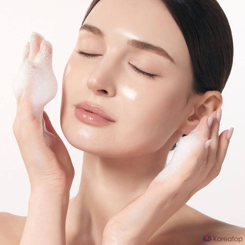 Очищающая пенка ELT Vita Youth Vitamin C E Complex Hyaluronic Acid Cleansing Foam, 1 шт.