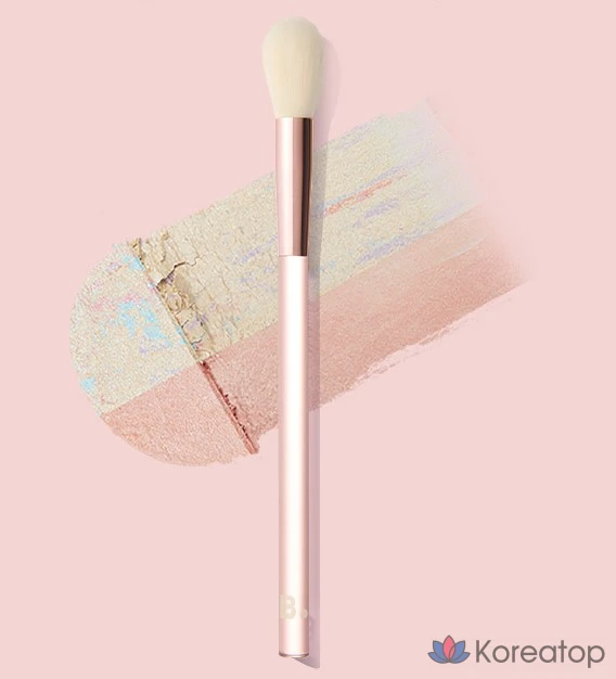 Хайлайтер-кисть Banila Co Highlighter Brush, оттенок Pink, 1 шт.