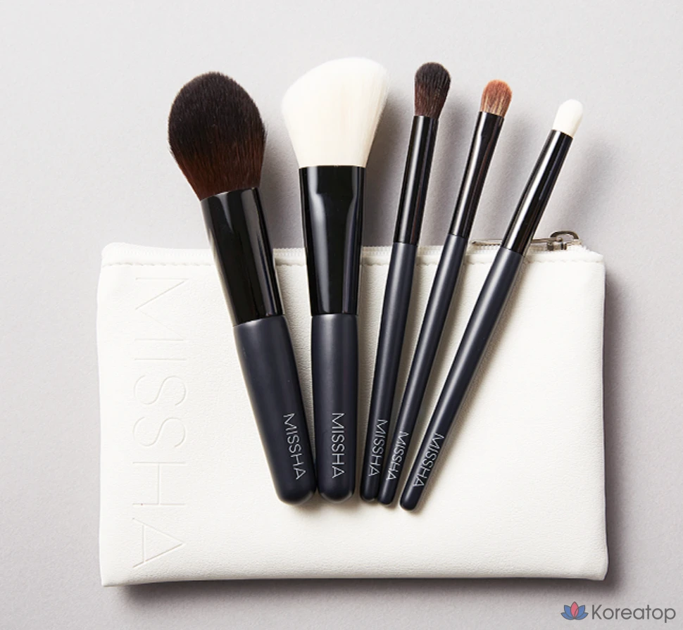 Набор для макияжа Missha Artistool To Go Mini Brush Kit + Pouch, 1 шт.