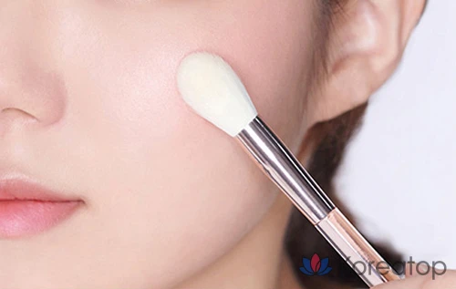 Хайлайтер-кисть Banila Co Highlighter Brush, оттенок Pink, 1 шт.