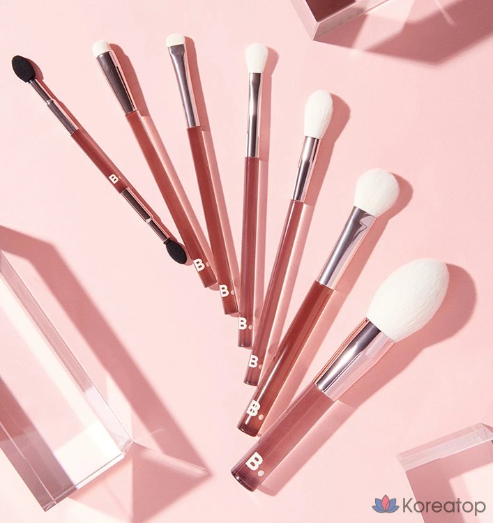 Хайлайтер-кисть Banila Co Highlighter Brush, оттенок Pink, 1 шт.
