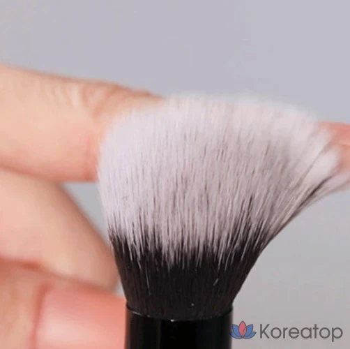 Кисть для макияжа Jungsaemmool Masterclass Powder Brush, 1 шт.