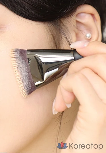 Кисть для нанесения тонального средства MERZY The Airy Fitting Foundation Brush, черный, 1 шт.