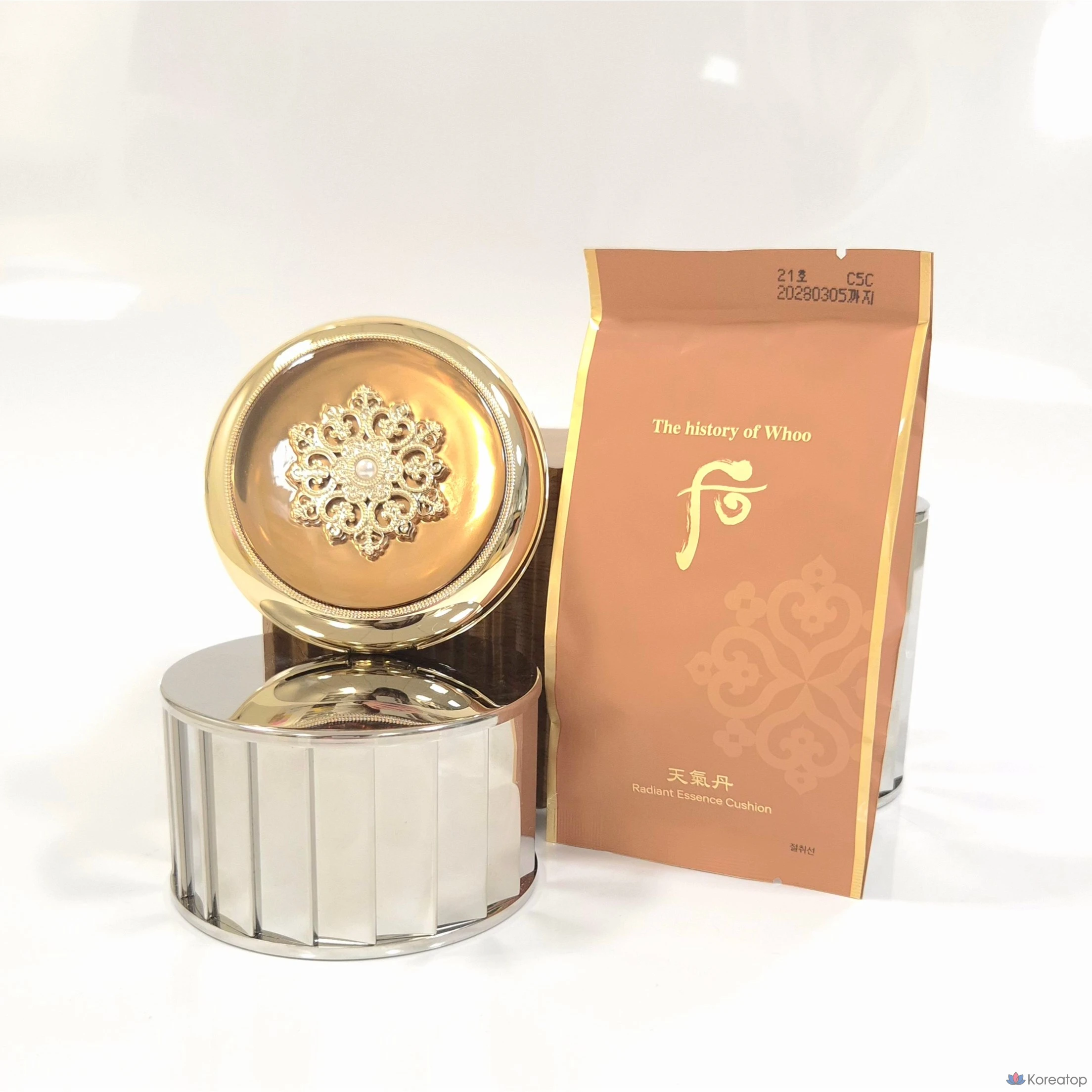 Кушон THE HISTORY OF WHOO Cheongidan Hwayun Essence Cushion Foundation, оттенок 21, 15 г + 15 г, 1 шт.