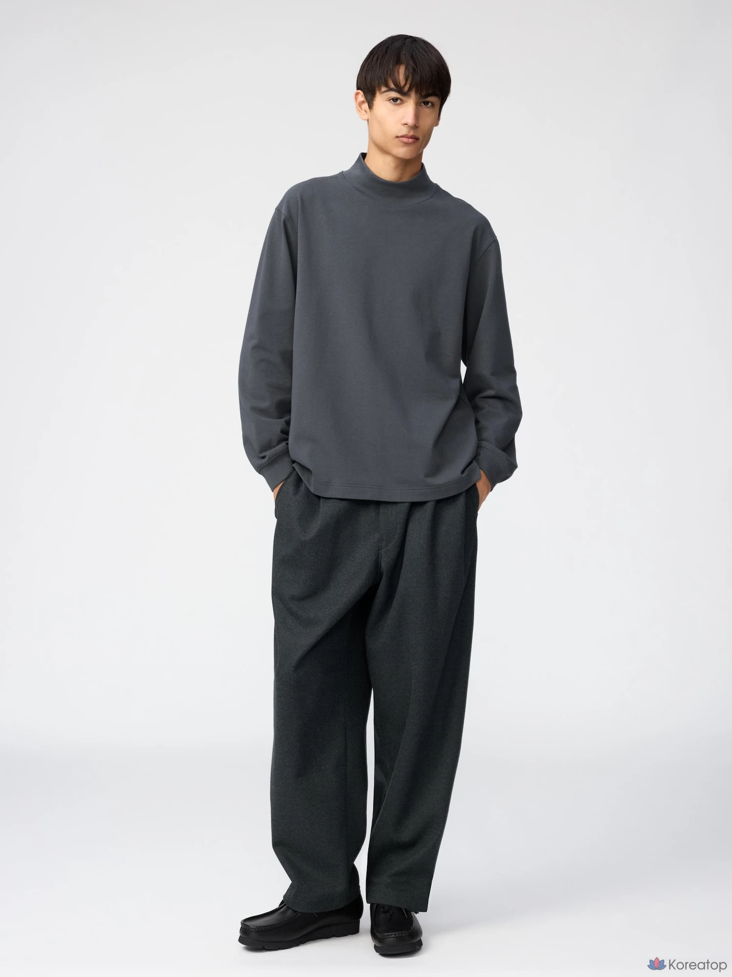 Футболка Uniqlo Mock Neck Long Sleeve T-Shirt