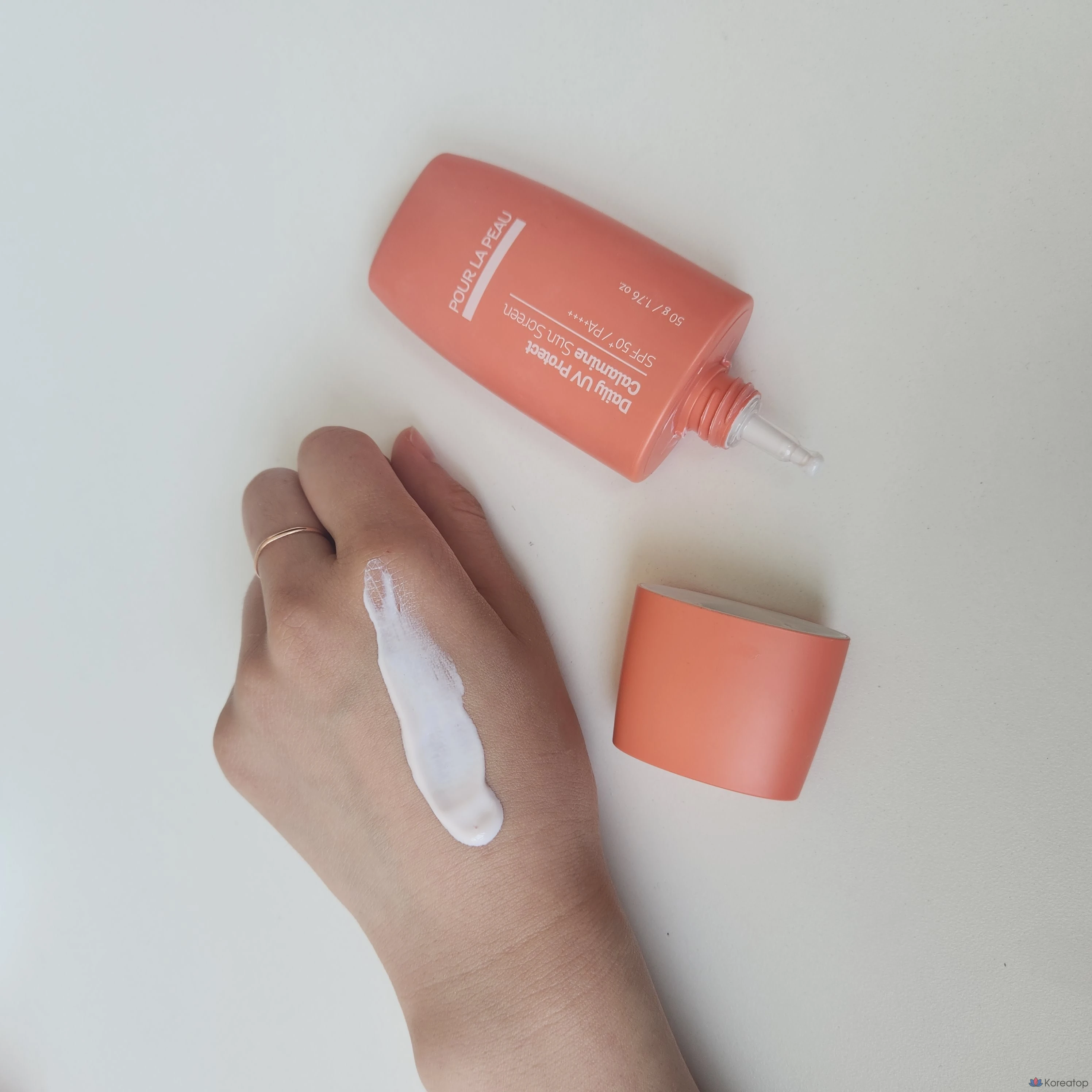 Солнцезащитный крем Pour La Peau Daily UV Protect Calamine Sunscreen, 50 г, 1 шт.
