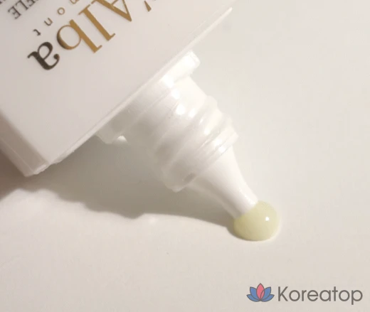 Солнцезащитный крем d'Alba White Truffle Repair Sun Serum SPF50+ PA++++, 35 мл, 1 шт.