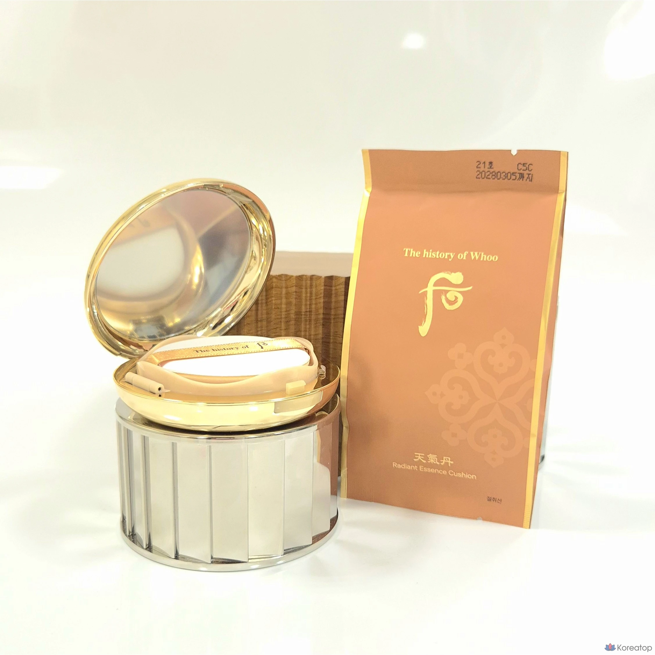 Кушон THE HISTORY OF WHOO Cheongidan Hwayun Essence Cushion Foundation, оттенок 21, 15 г + 15 г, 1 шт.