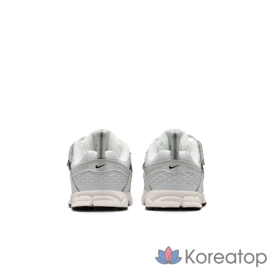 Кроссовки мужские Nike Zoom Vomero 5 SE SP