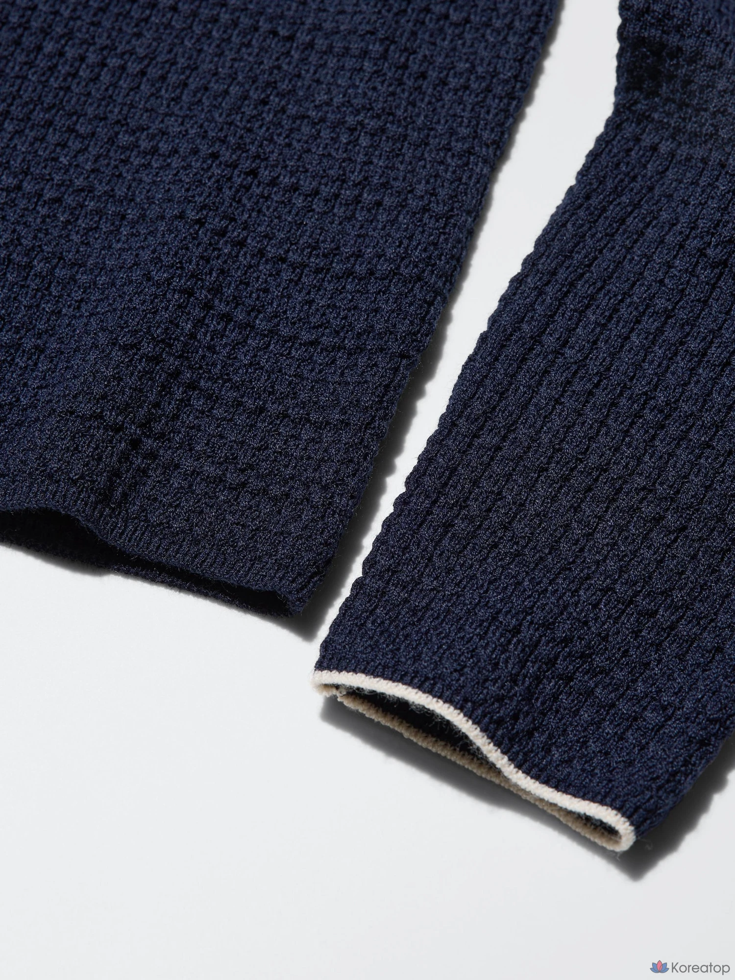 Свитер Uniqlo Merino Blend Henley Neck Sweater