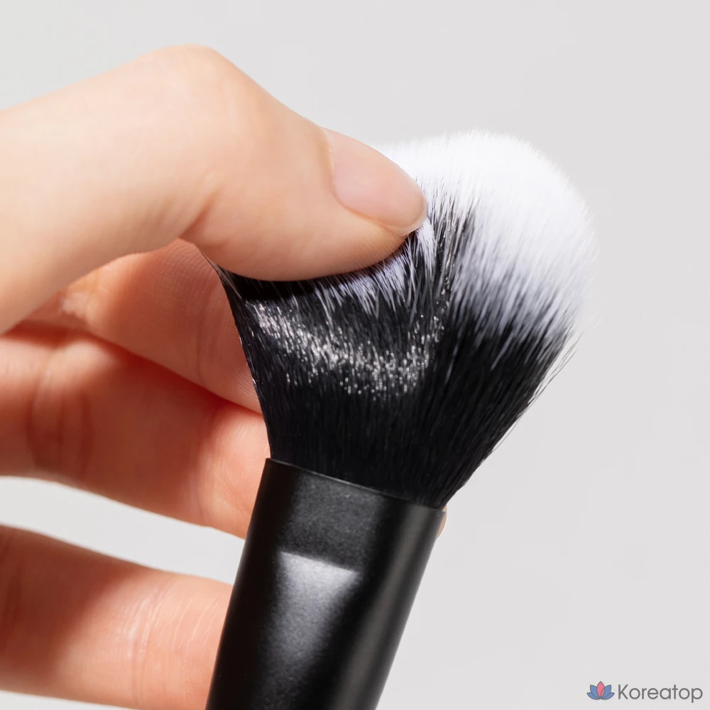Кисть для румян MERZY Point Blusher Brush, 1 шт.