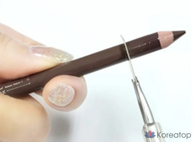 Карандаш для бровей Mqny My Strong Eyebrow Pencil, оттенок Natural Brown, 1.2 г, 1 шт.