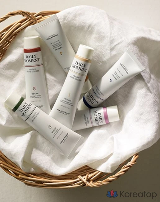 Крем для рук The Face Shop Daily Moment Vegan Hand Cream, оттенок 02 Morning Flower Shop Rose Floral, 30 мл, 1 шт.