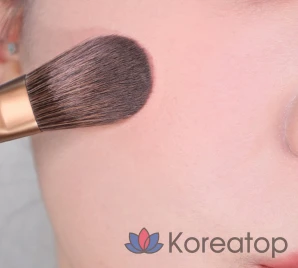 Кисть для лица Too Cool For School Artist Vegan Face Point Brush, смешанный цвет, 1 шт.