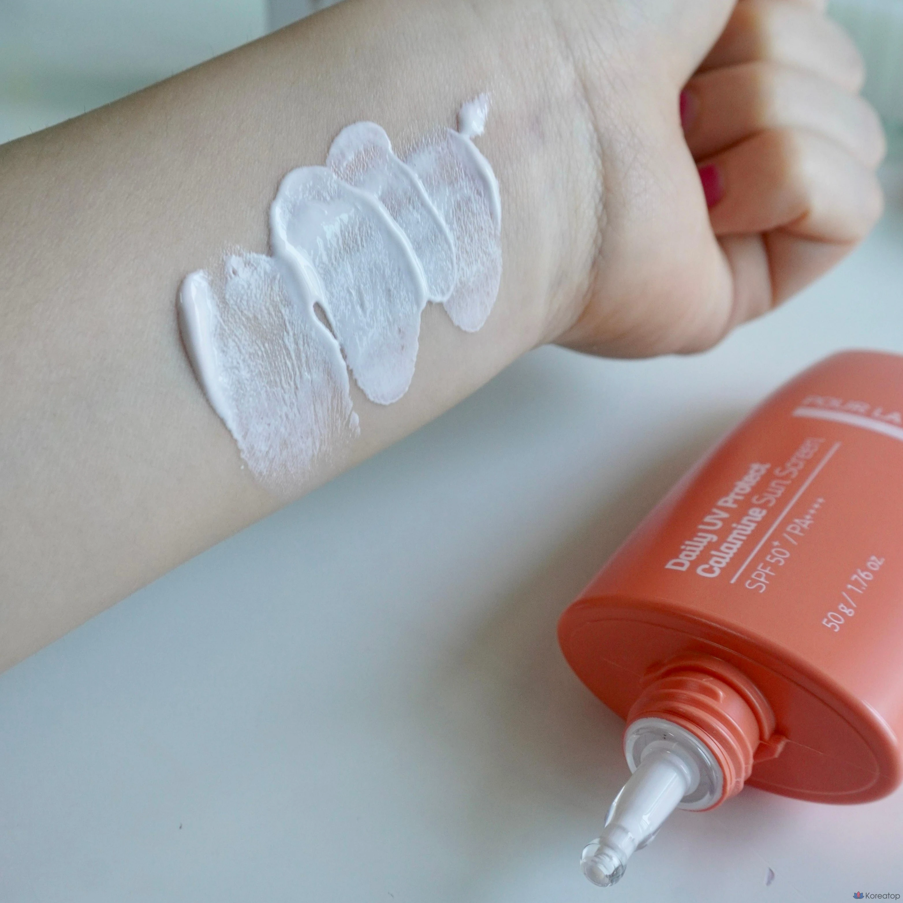 Солнцезащитный крем Pour La Peau Daily UV Protect Calamine Sunscreen, 50 г, 1 шт.