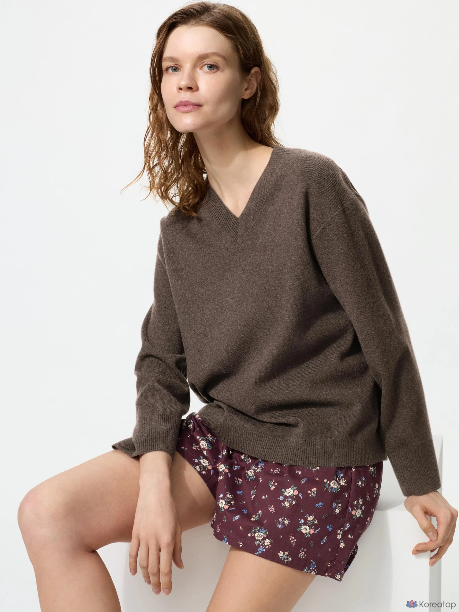 Свитер Uniqlo Washable Knit V-Neck Sweater (Smooth)