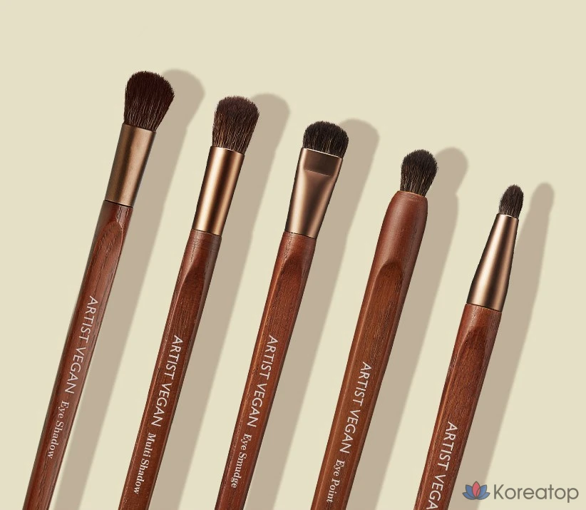 Кисть для макияжа глаз Too Cool For School Artist Vegan Eye Detail Brush, 1 шт.