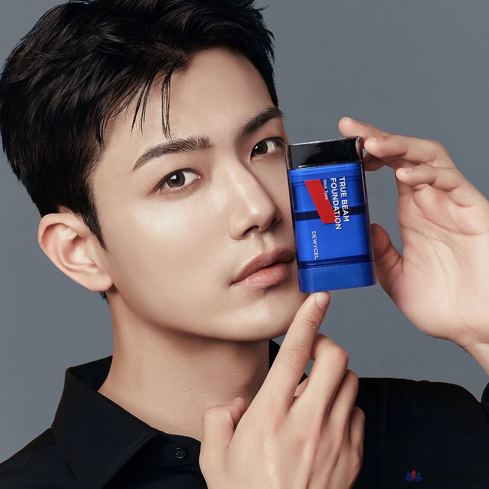Тональный стик-основа DEWYCEL Homme True Beam Stick & Brush Foundation SPF50+ PA++++, 12 мл, 1 шт.