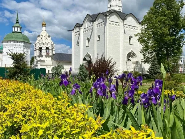Сергиев Посад сквозь пространство и время
