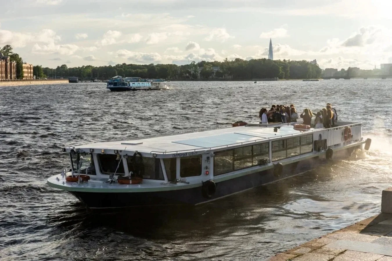 Круиз вдоль островов Северной столицы