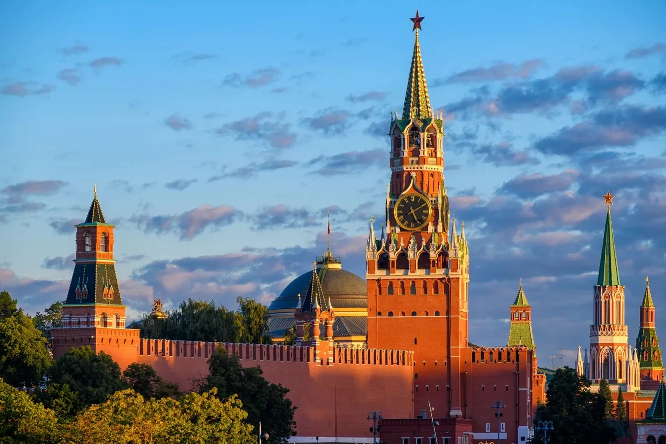 Сквозь века вокруг Кремля: экскурсия для детей и взрослых
