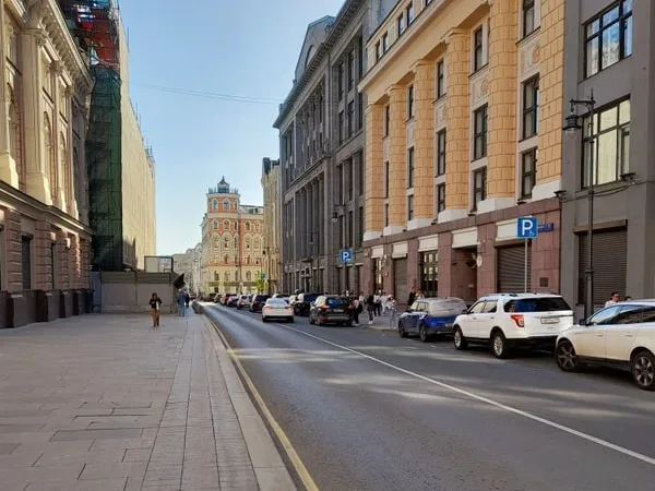 Ильинка: по деловому центру купеческой Москвы