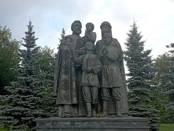 Троице-Сергиева лавра и Сергиев Посад в лицах (билеты включены)