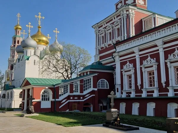 Светская экскурсия в прошлое и настоящее Новодевичьего монастыря