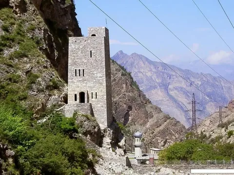 Призрачный аул Гамсутль и Чохские террасы из Избербаша