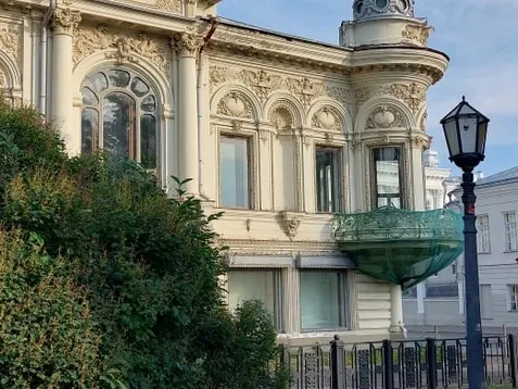 Красивые истории Кремлёвской улицы