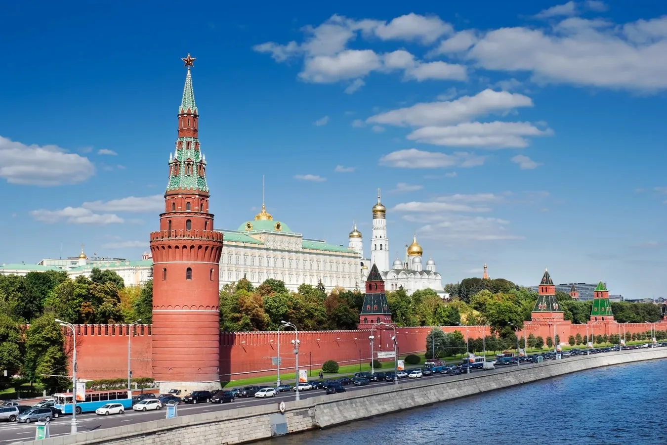 Флагманский маршрут на теплоходе «Флагман»: от причала «Киевский» до Китай-города