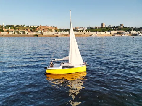 Два часа на яхте — с возможностью искупаться и порыбачить
