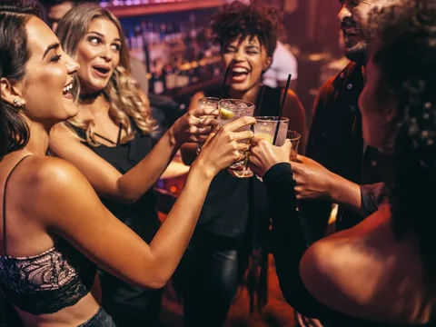 Тур по 4 барам Москвы с шотами в формате игры-квеста (18+)