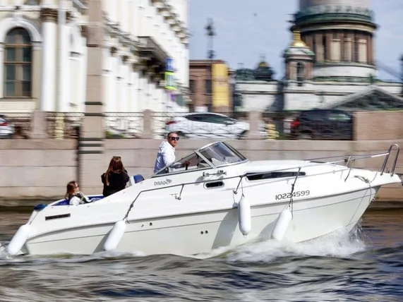 Сердце Петербурга: прогулка на катере по рекам и каналам города