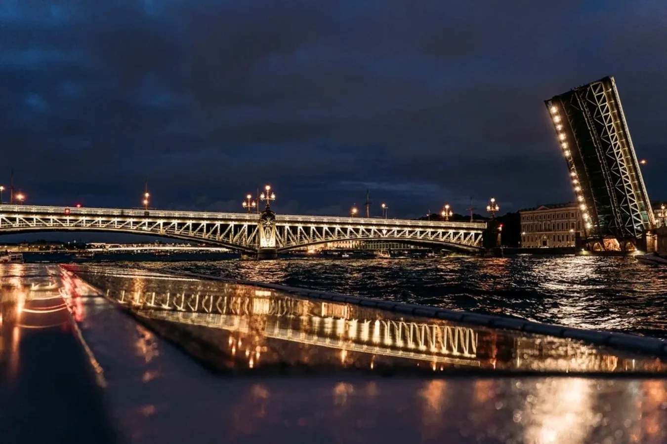 Водная прогулка с аудиогидом на развод мостов