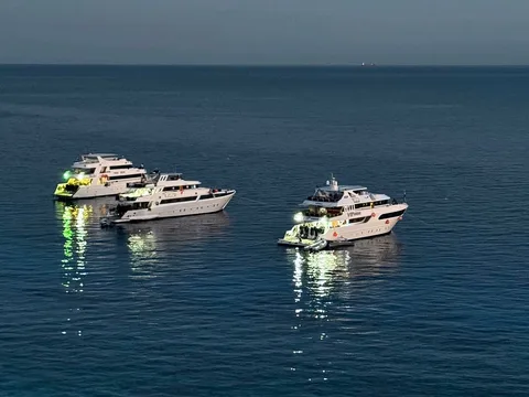 Вечерний круиз на яхте с ужином из морепродуктов