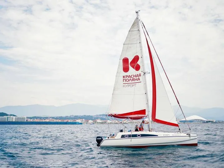 Романтическая морская прогулка на красивой яхте