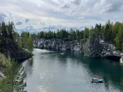 Из Петербурга — в горный парк «Рускеала» и к водопадам (всё включено)