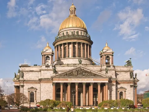 По главным местам Петербурга