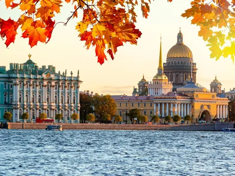 Прогулка по набережным Петербурга