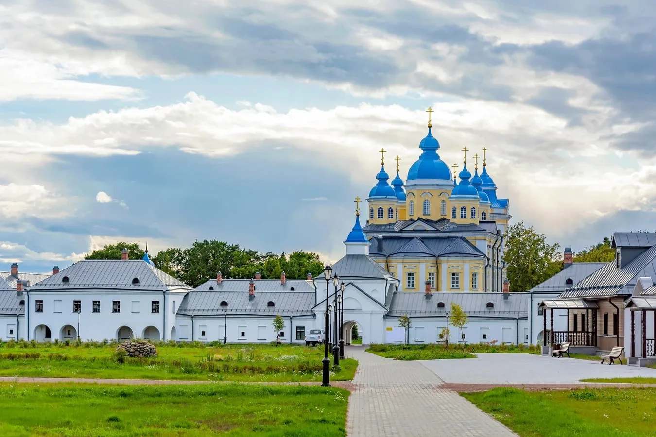 Из Петербурга — на остров Коневец