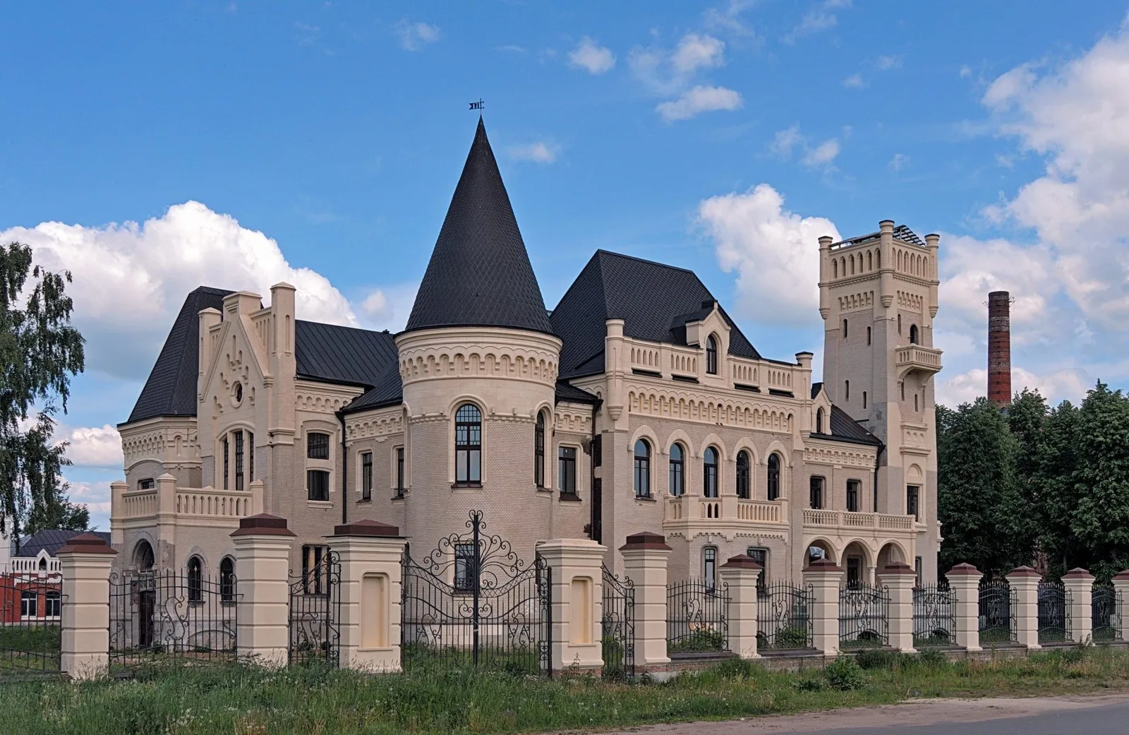 Замок Понизовкиных, Некрасовские места и родина А.М. Опекушина