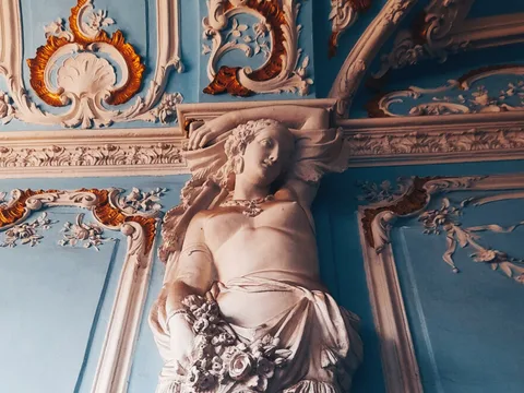 Дворы и Парадные Петербурга