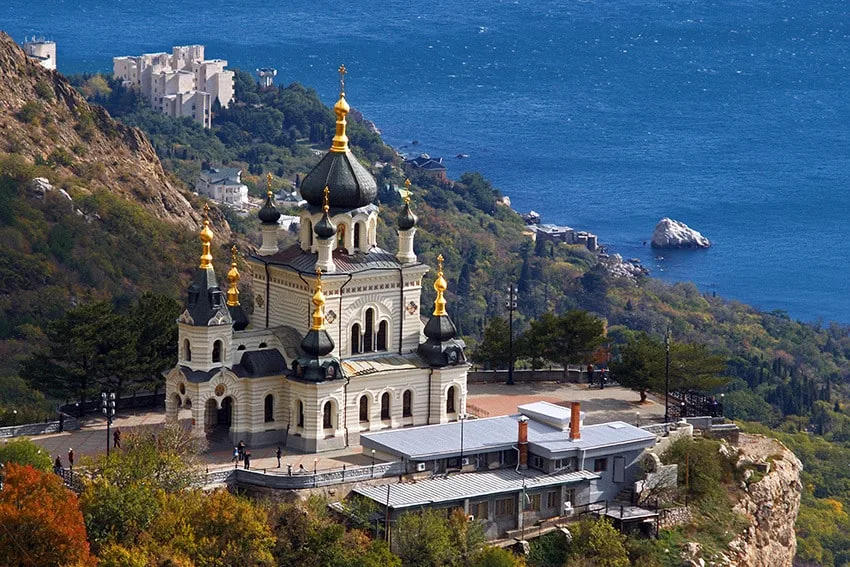 Уникальный Форос: долины, море, горы, пещеры, имения.