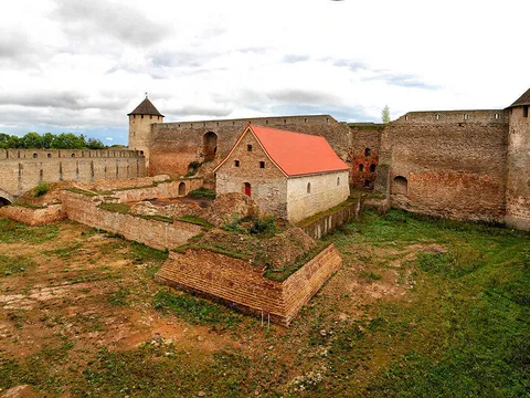 Ивангородская крепость, Парусинка, нарвская рыба и Шепелёвский маяк