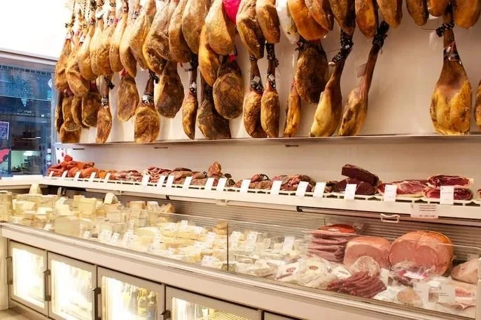 Сыры и хамон легендарной марки Joselito под дивное вино