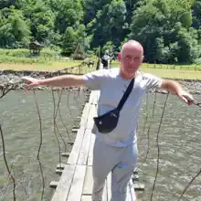 Давит