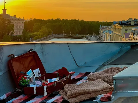 Ретро-пикник на крыше Петербурга