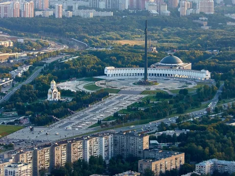 Храмы и памятники парка Победы