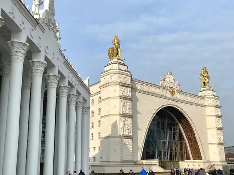 Кто куда, а мы — на ВДНХ!